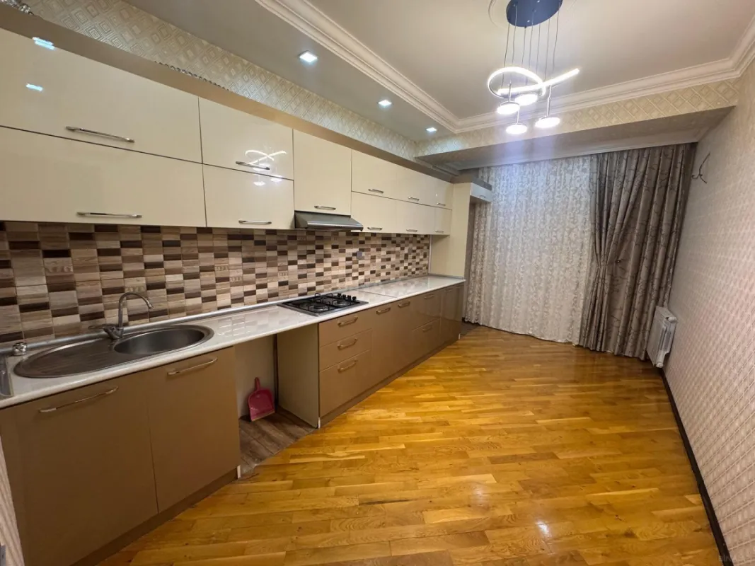 Satılır 3 otaqlı mənzil 82 m²