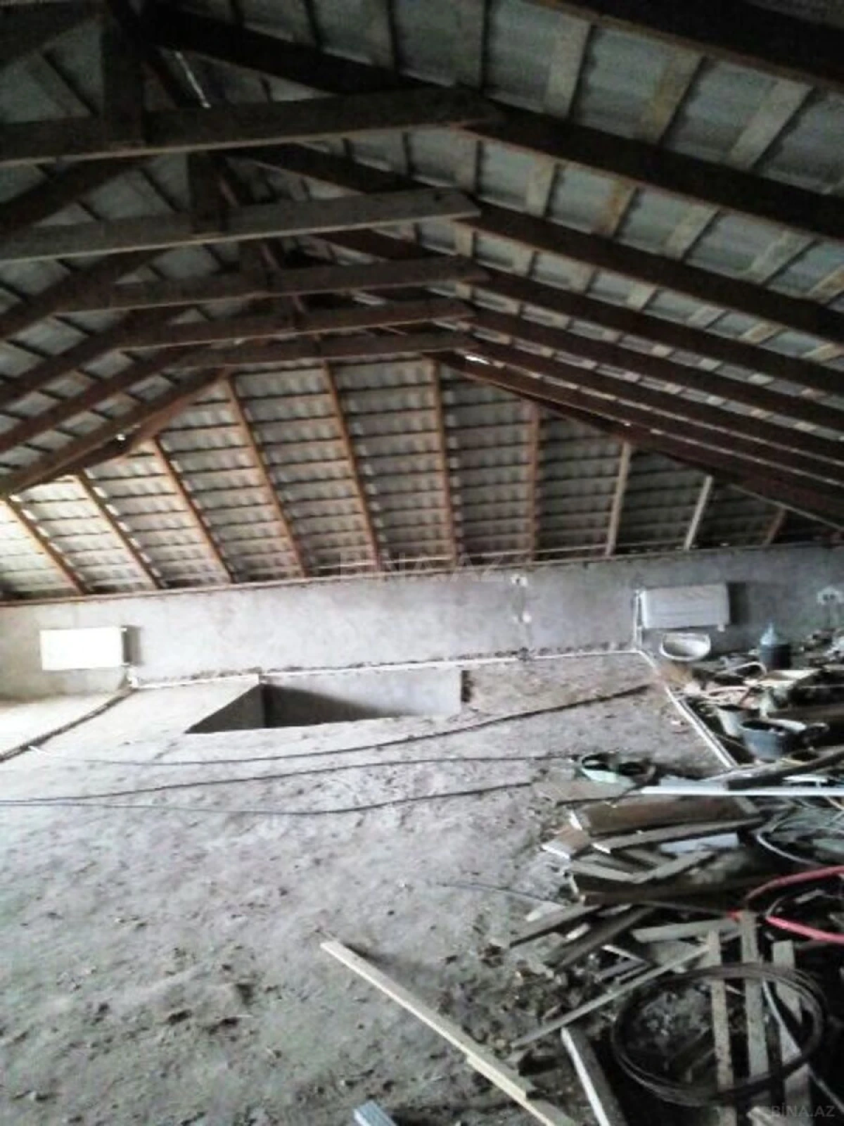 Satılır 5 otaqlı həyət evi 180 m²