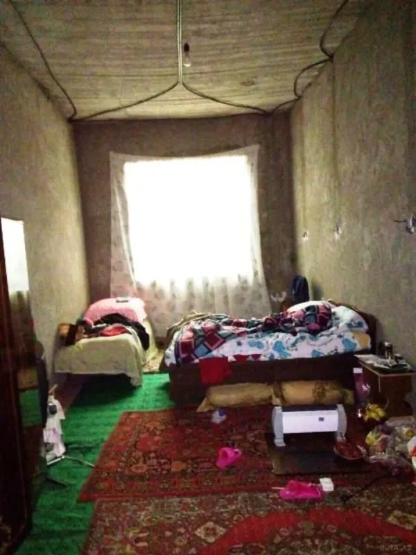 Satılır 5 otaqlı həyət evi 180 m²