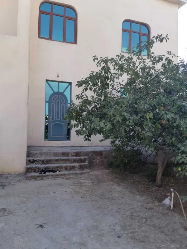 Satılır 5 otaqlı həyət evi 180 m²