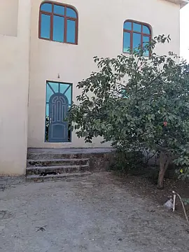 Satılır 5 otaqlı həyət evi 180 m²