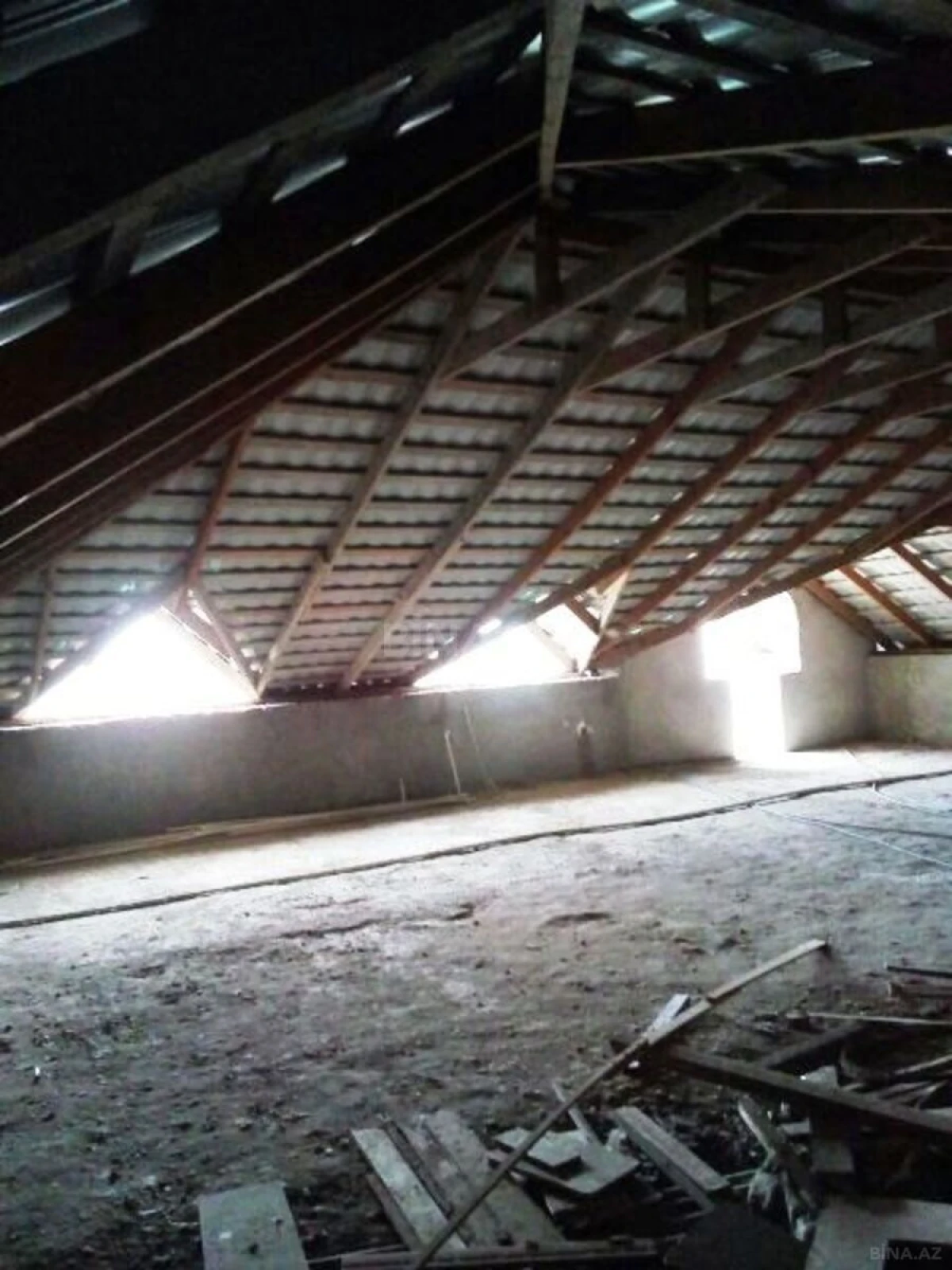 Satılır 5 otaqlı həyət evi 180 m²