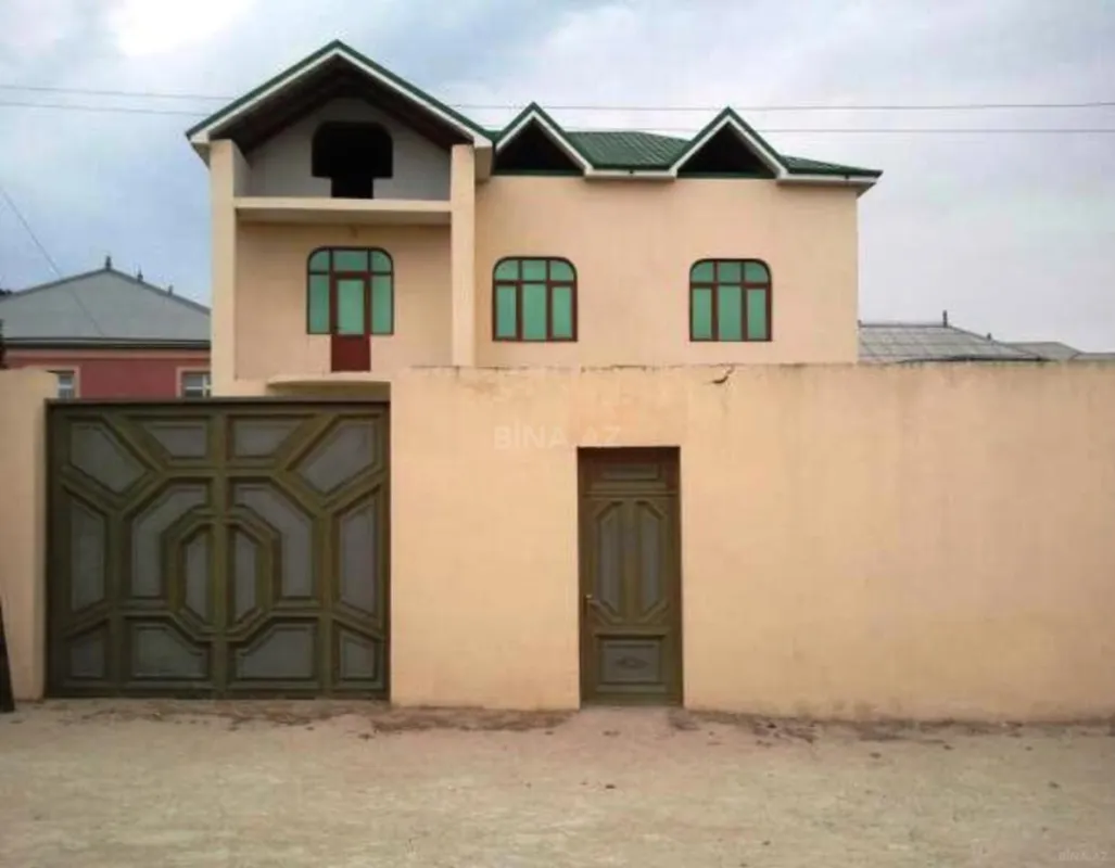 Satılır 5 otaqlı həyət evi 180 m²
