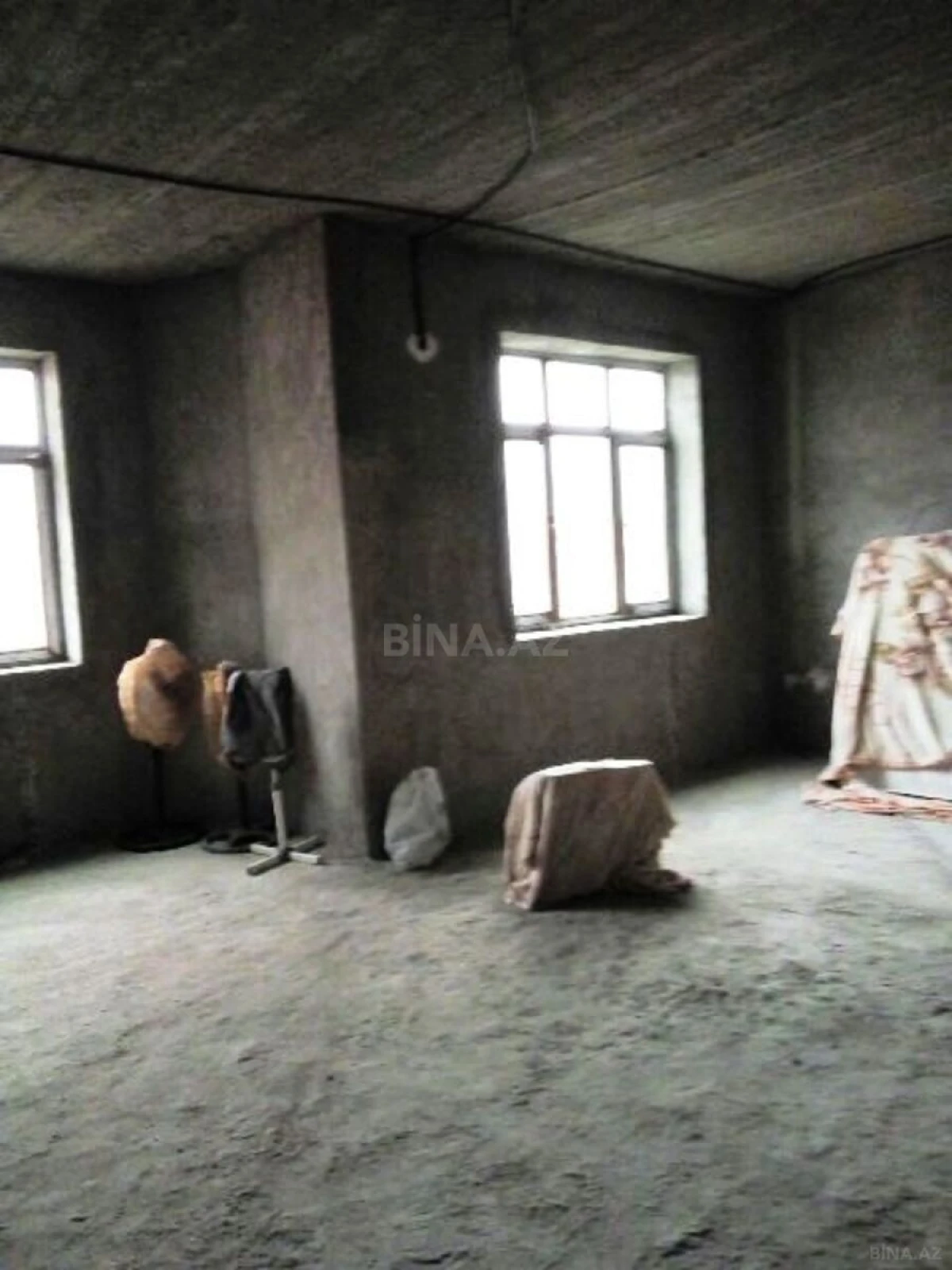 Satılır 5 otaqlı həyət evi 180 m²