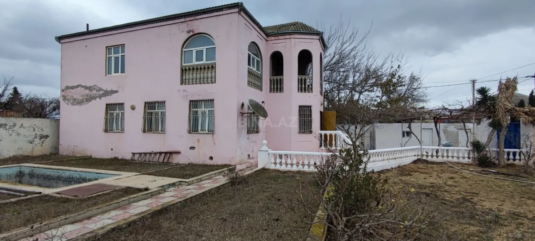 Satılır 5 otaqlı həyət evi 190 m²