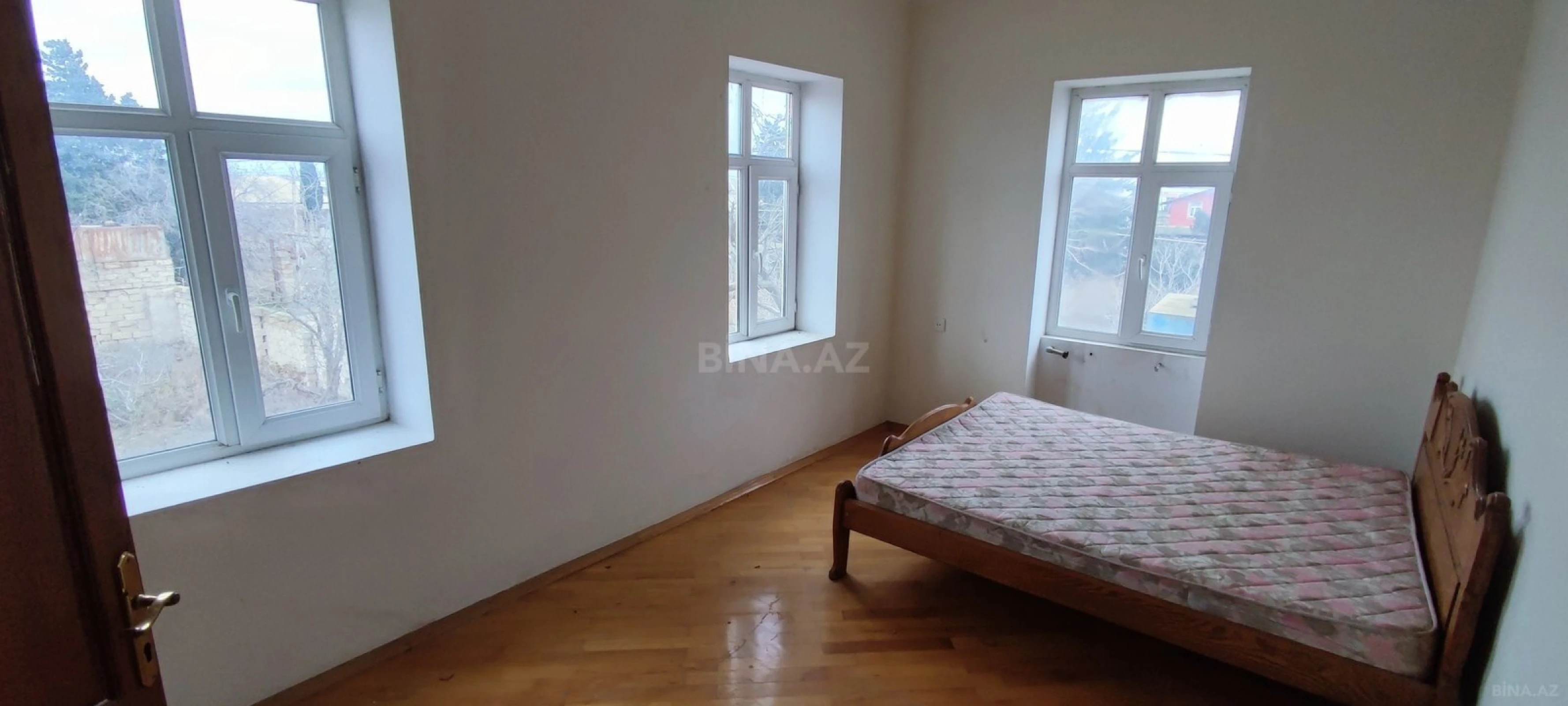 Satılır 5 otaqlı həyət evi 190 m²