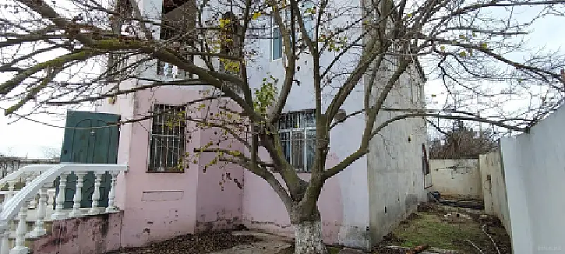 Satılır 5 otaqlı həyət evi 190 m²