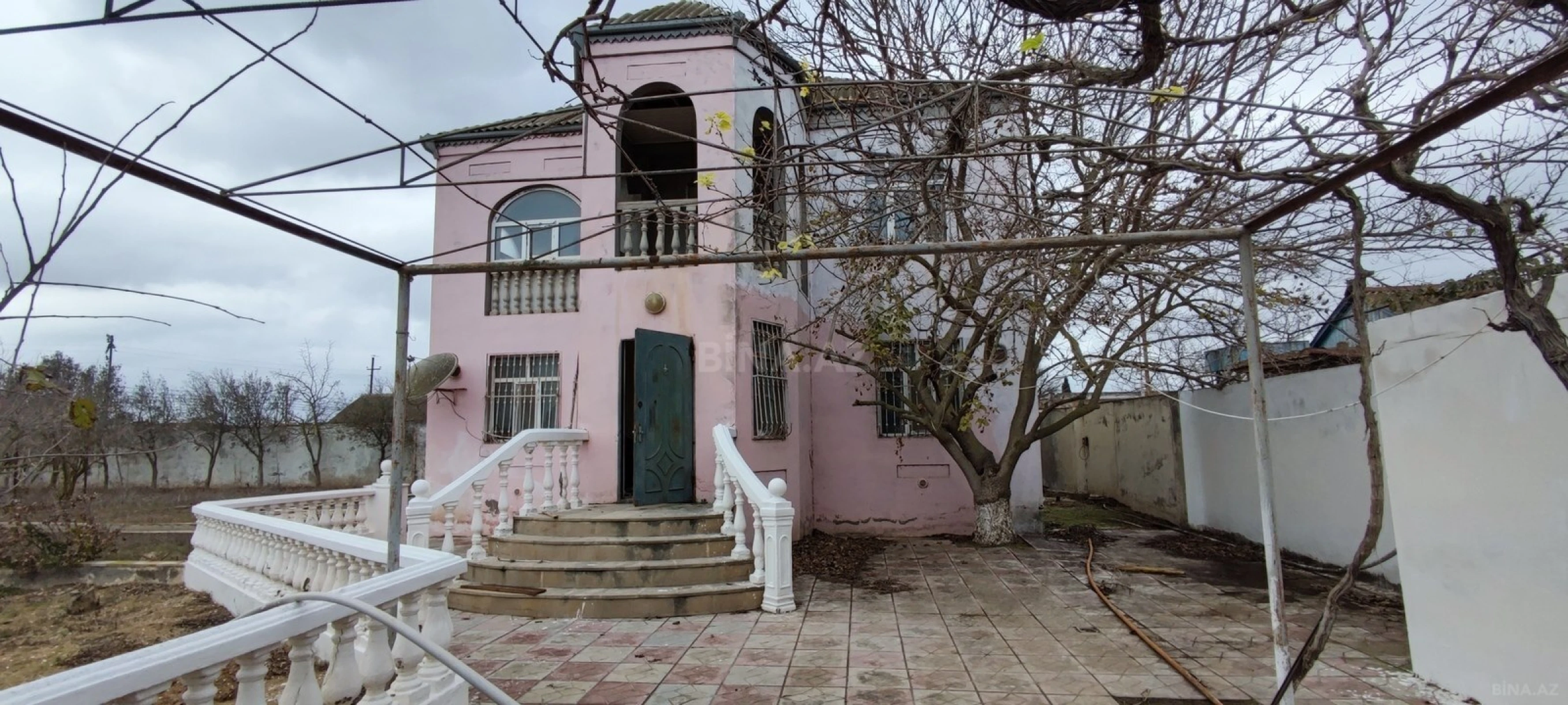 Satılır 5 otaqlı həyət evi 190 m²