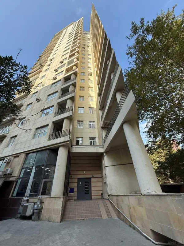 Satılır 3 otaqlı mənzil 130 m²