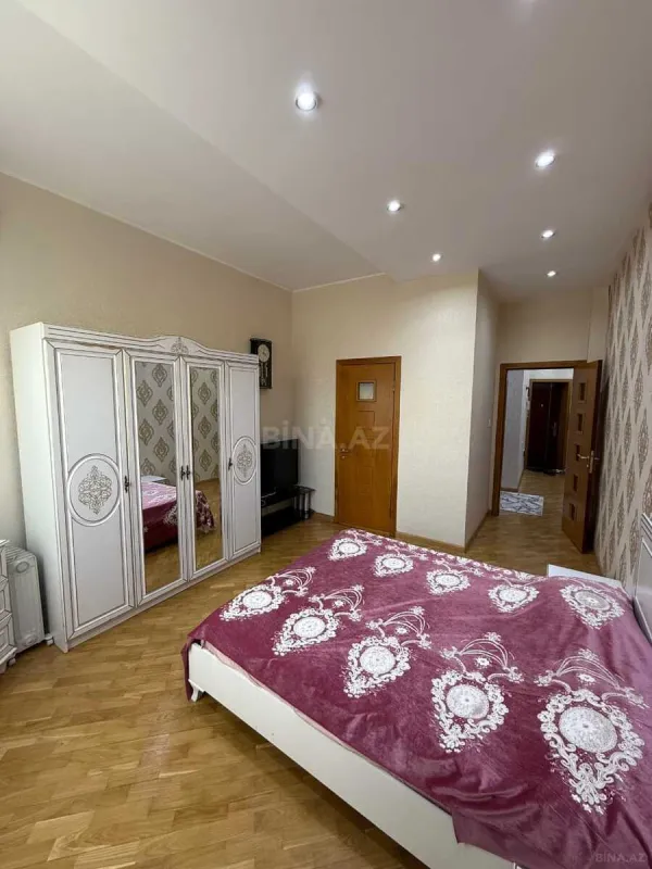Satılır 3 otaqlı mənzil 130 m²