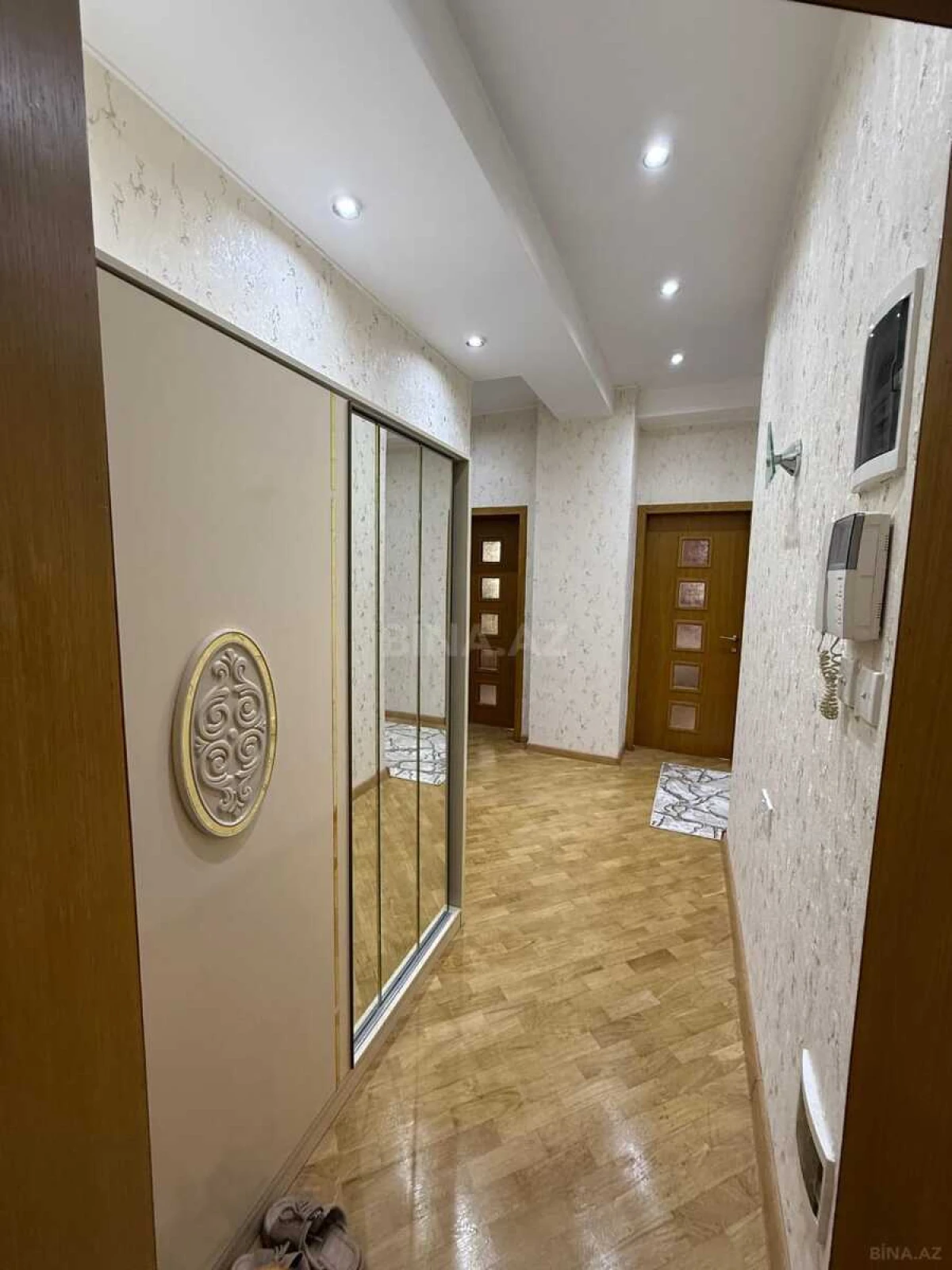 Satılır 3 otaqlı mənzil 130 m²