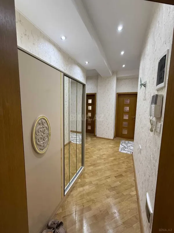 Satılır 3 otaqlı mənzil 130 m²
