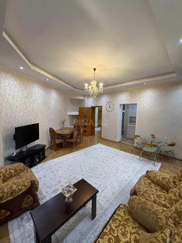 Satılır 3 otaqlı mənzil 130 m²