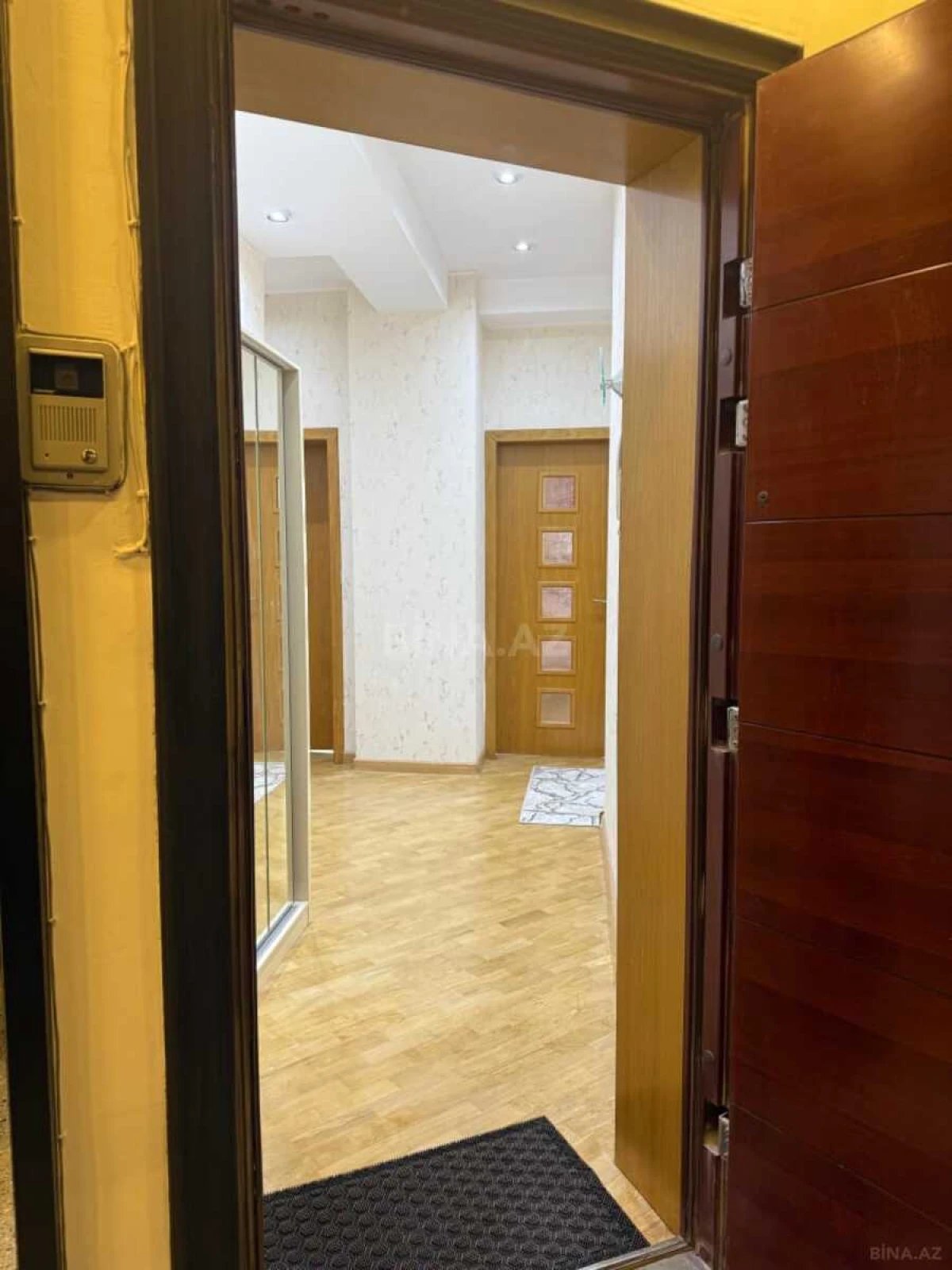 Satılır 3 otaqlı mənzil 130 m²