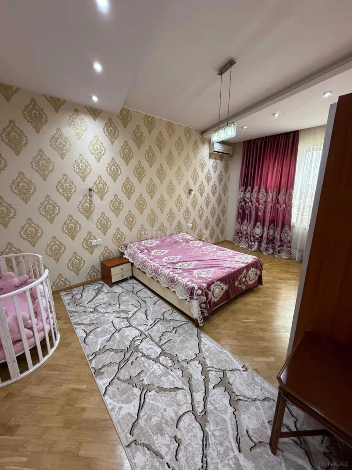 Satılır 3 otaqlı mənzil 130 m²