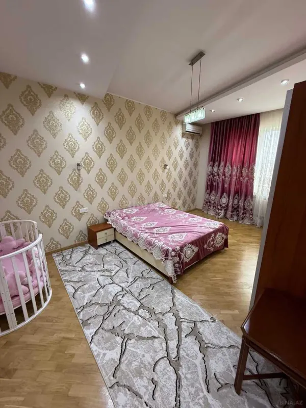 Satılır 3 otaqlı mənzil 130 m²