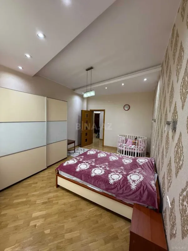 Satılır 3 otaqlı mənzil 130 m²