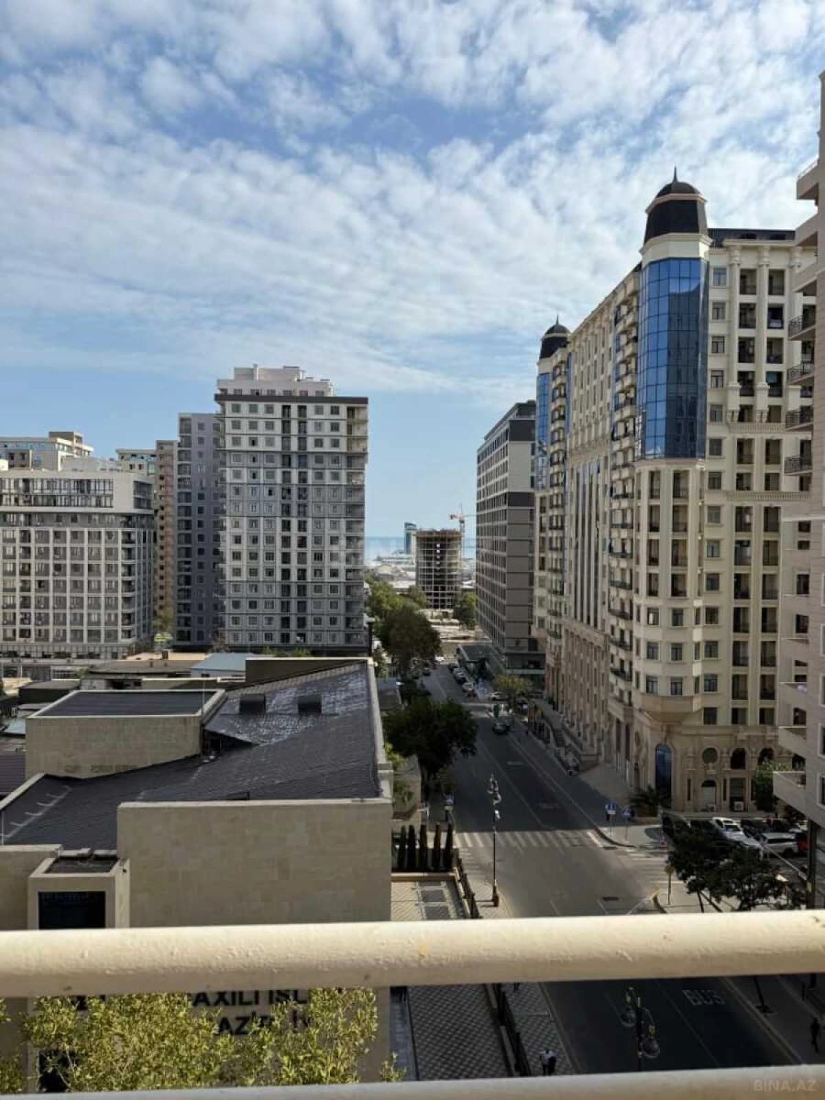 Satılır 3 otaqlı mənzil 130 m²