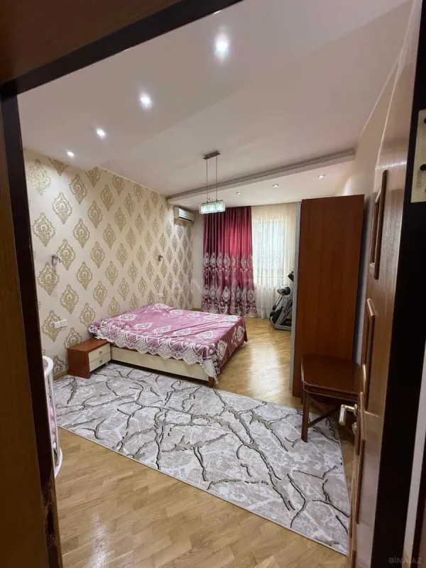 Satılır 3 otaqlı mənzil 130 m²