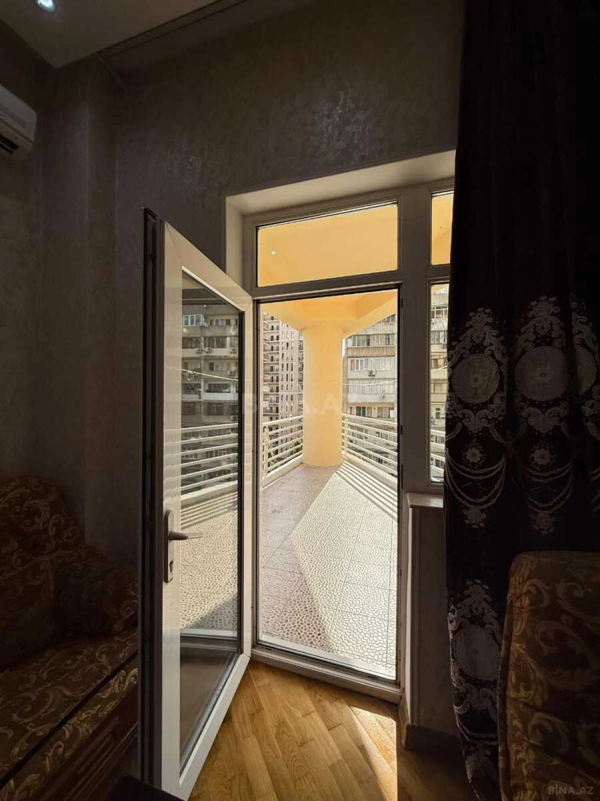 Satılır 3 otaqlı mənzil 130 m²