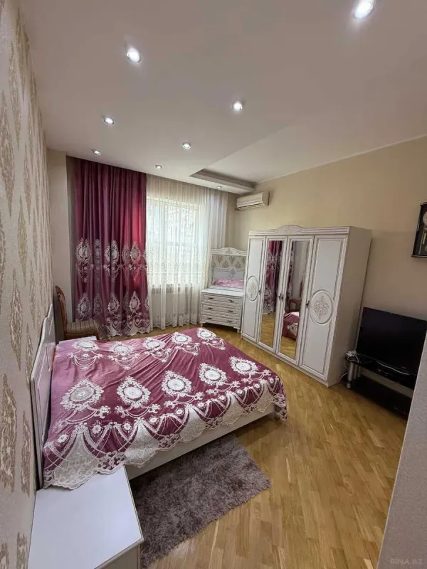Satılır 3 otaqlı mənzil 130 m²