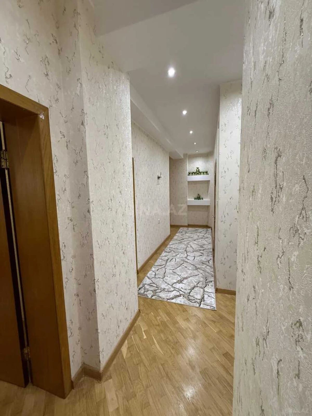 Satılır 3 otaqlı mənzil 130 m²