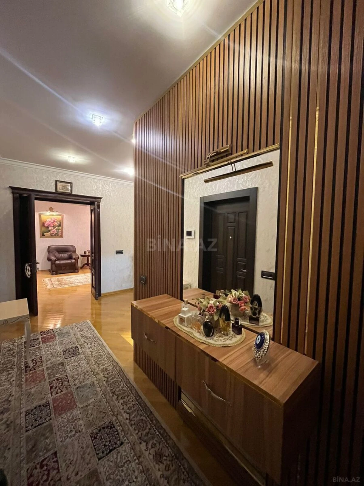 Satılır 4 otaqlı mənzil 240 m²