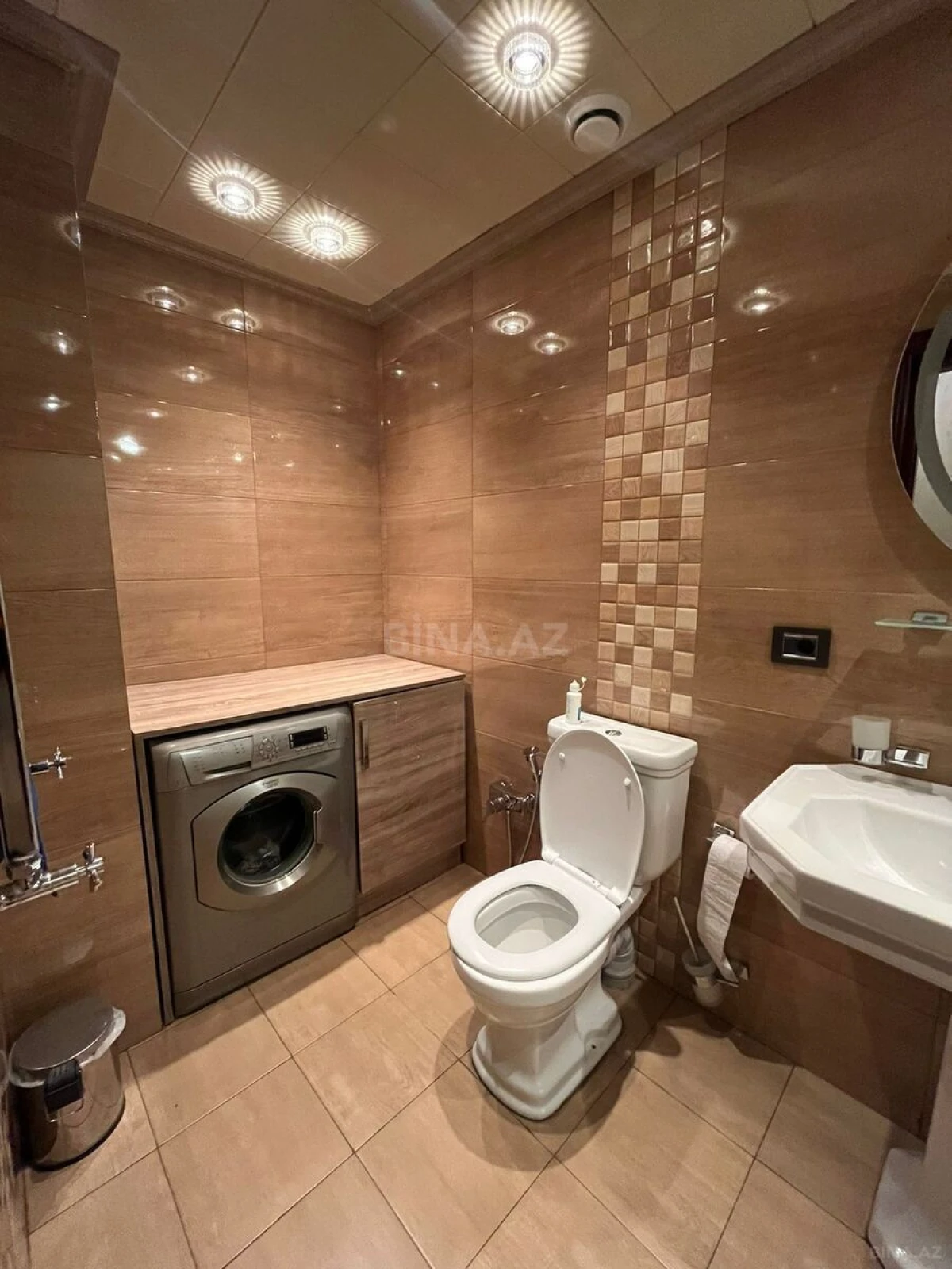 Satılır 4 otaqlı mənzil 240 m²