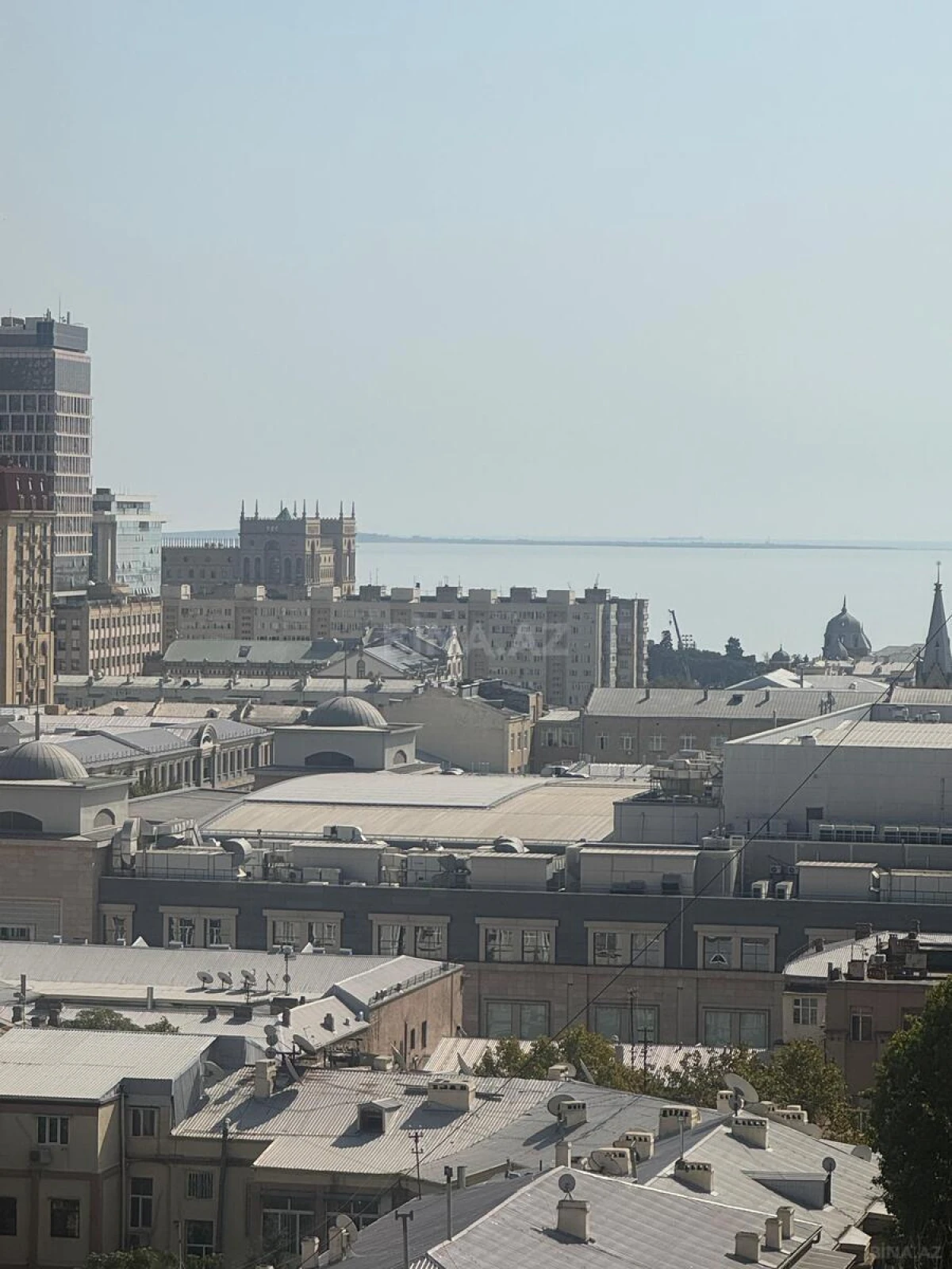 Satılır 4 otaqlı mənzil 225 m²