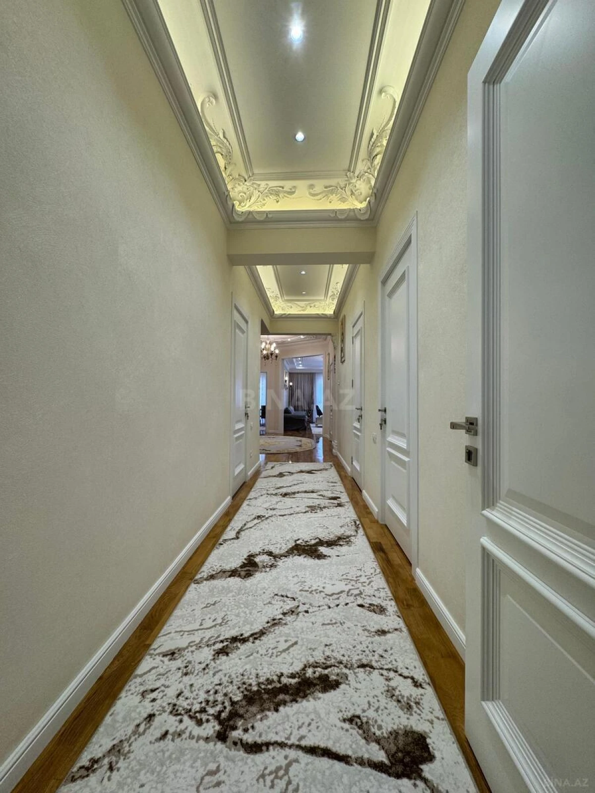 Satılır 4 otaqlı mənzil 225 m²