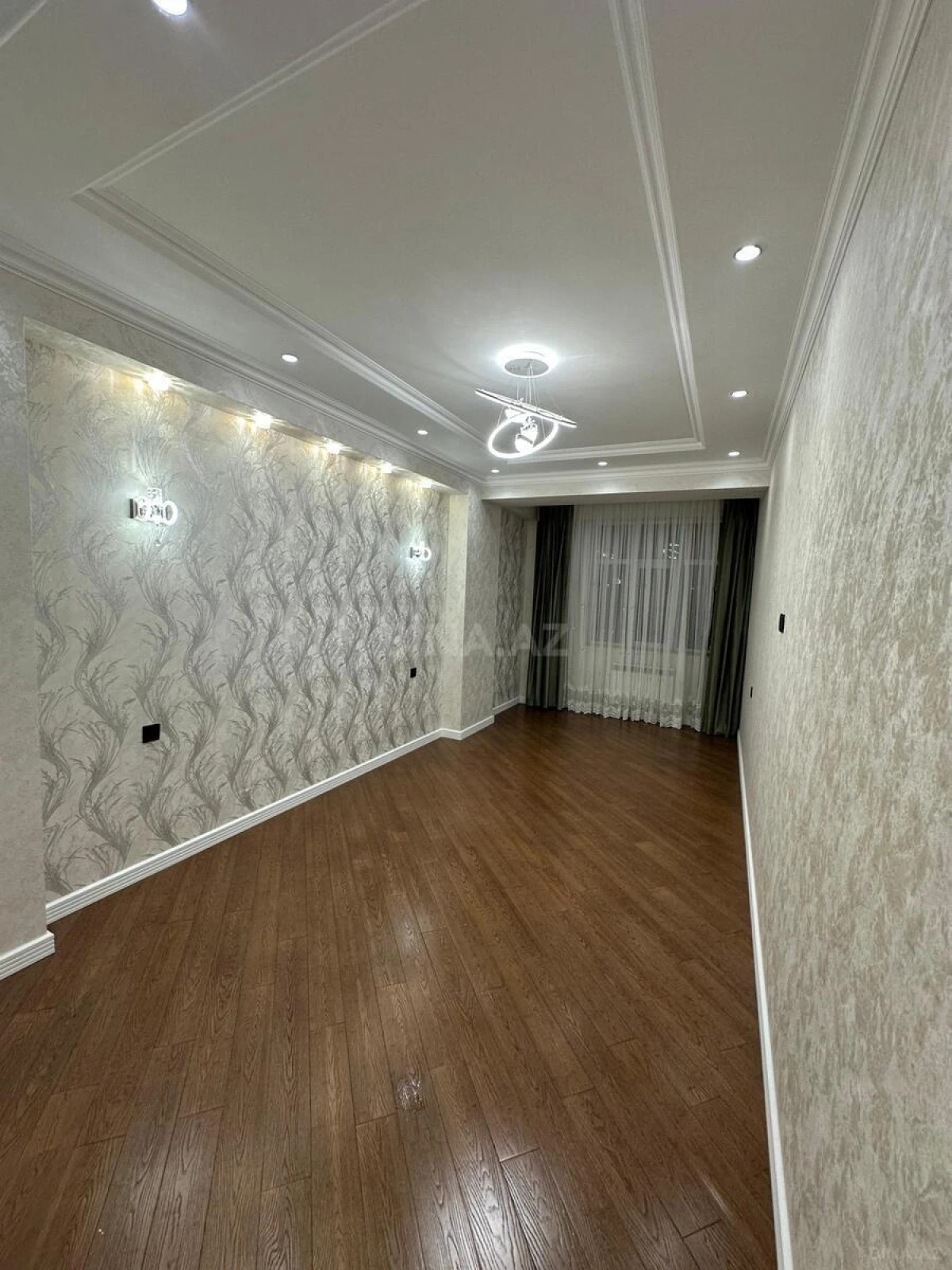 Satılır 2 otaqlı mənzil 98 m²
