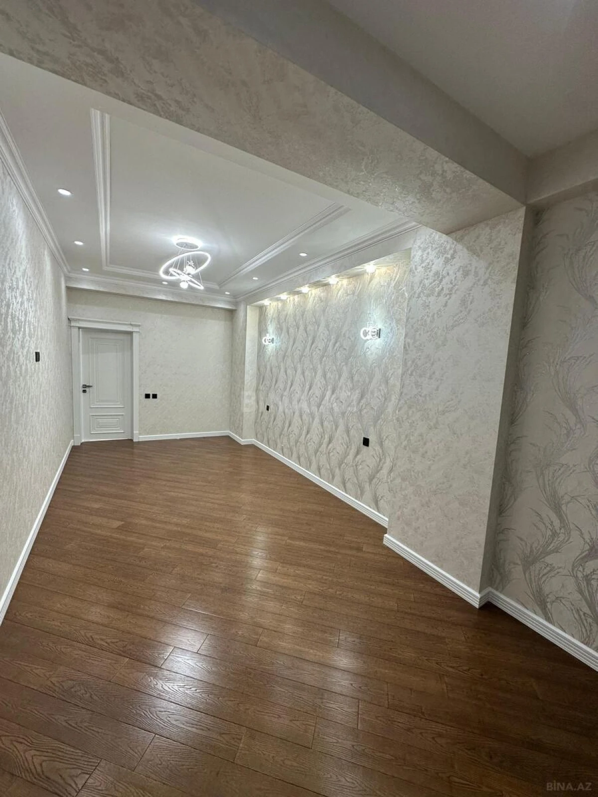 Satılır 2 otaqlı mənzil 98 m²