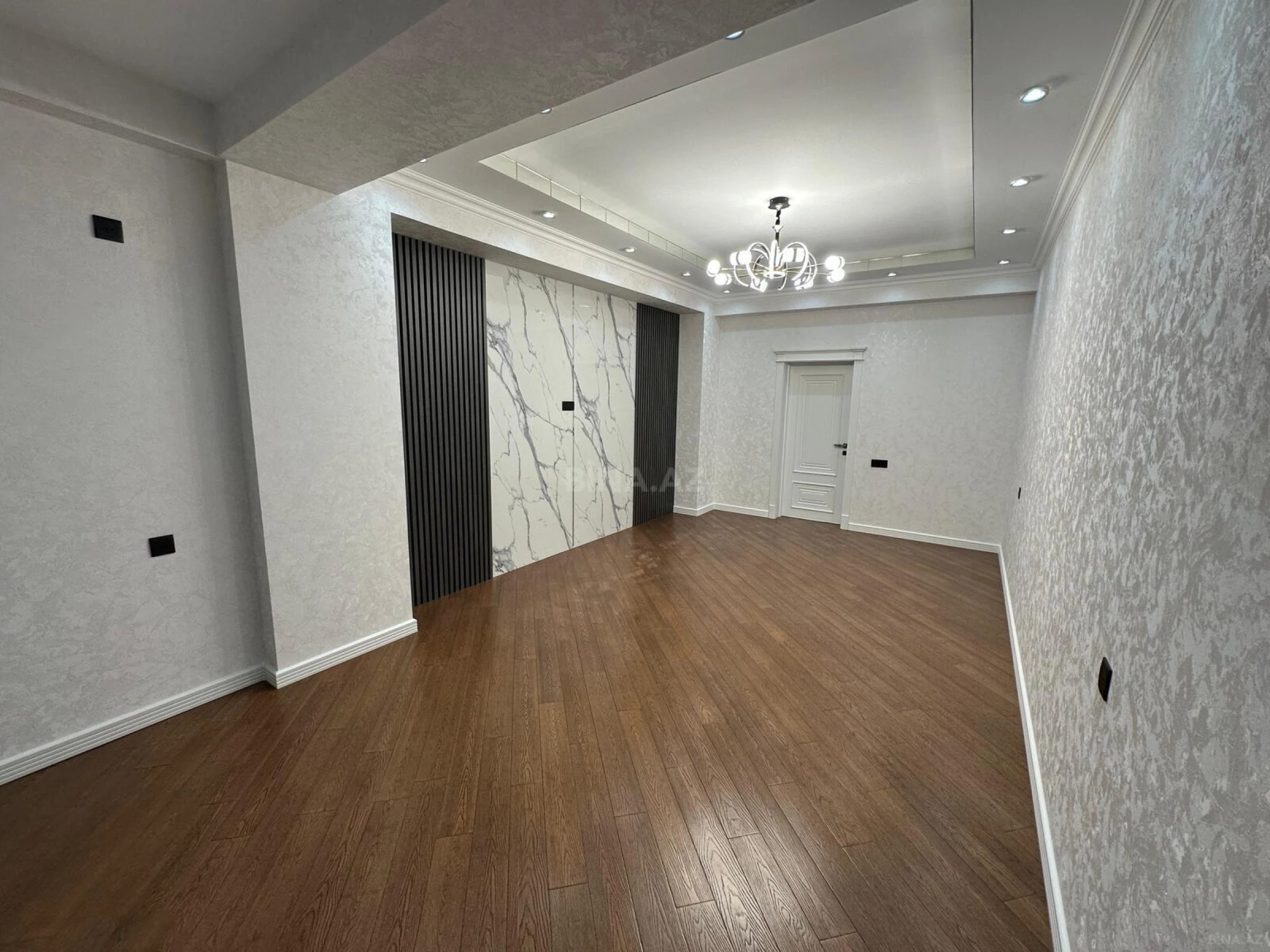 Satılır 2 otaqlı mənzil 98 m²