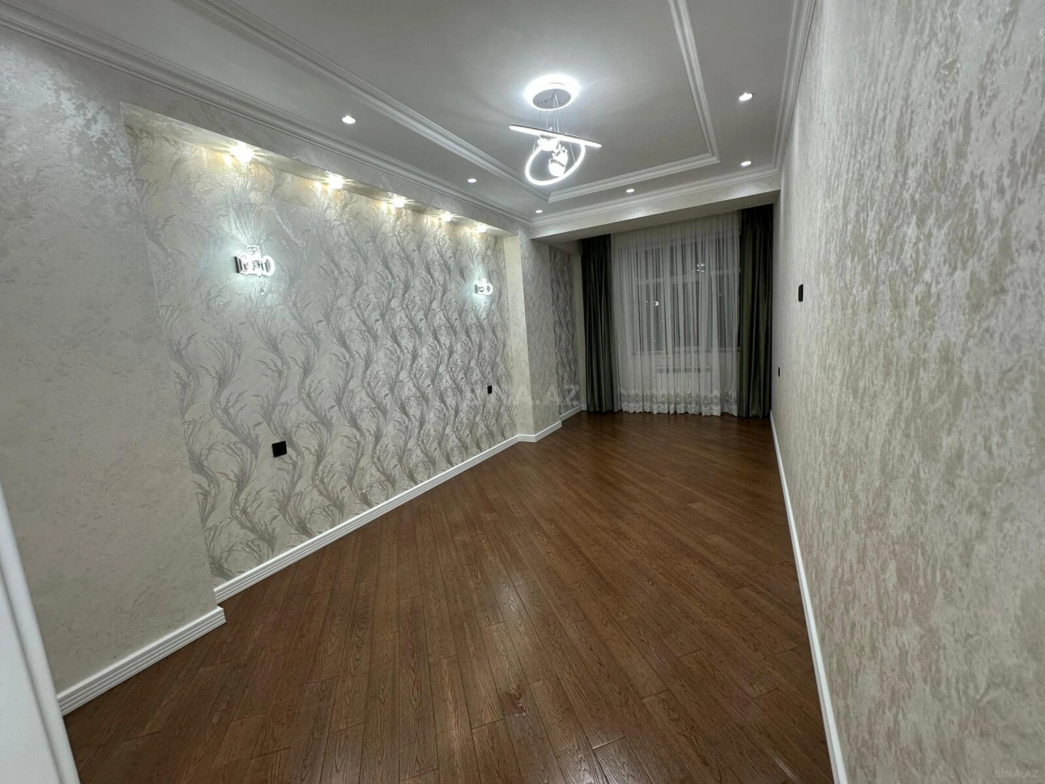 Satılır 2 otaqlı mənzil 98 m²