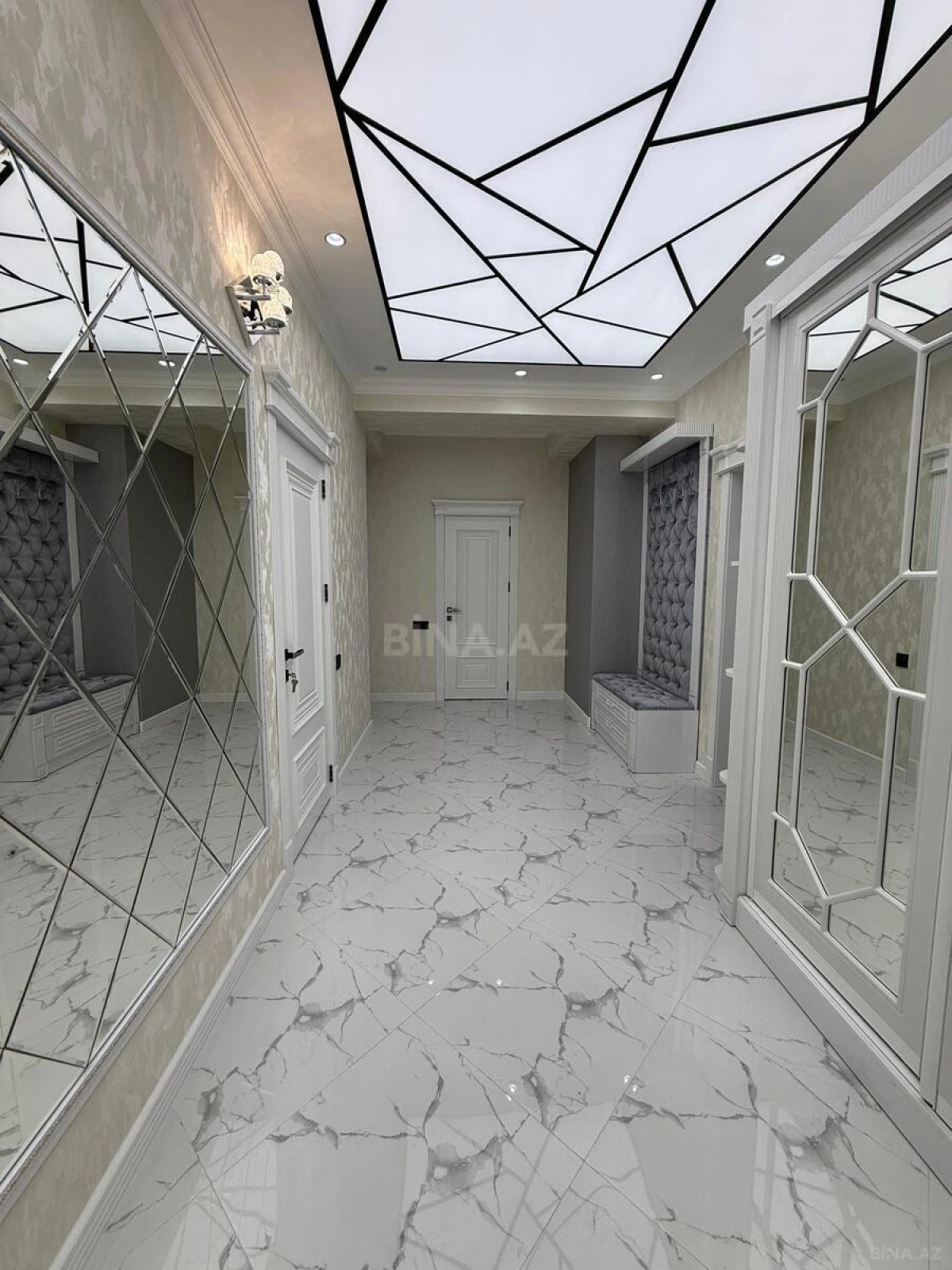 Satılır 2 otaqlı mənzil 98 m²