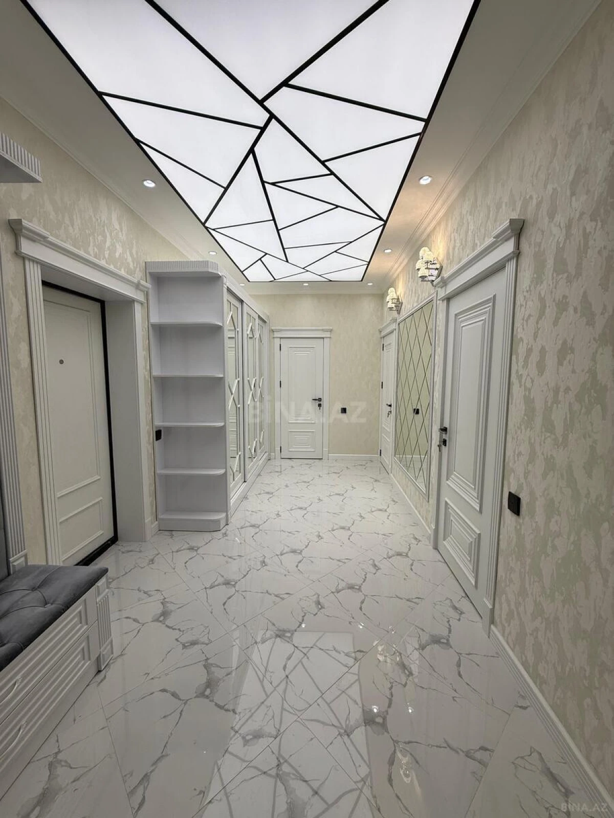 Satılır 2 otaqlı mənzil 98 m²