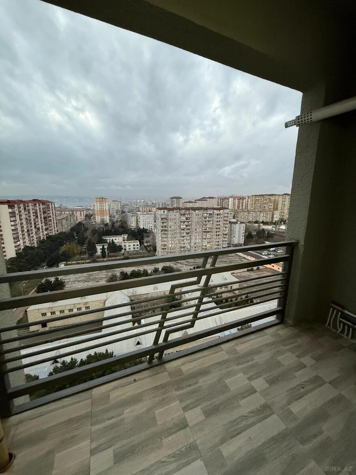 Satılır 2 otaqlı mənzil 98 m²