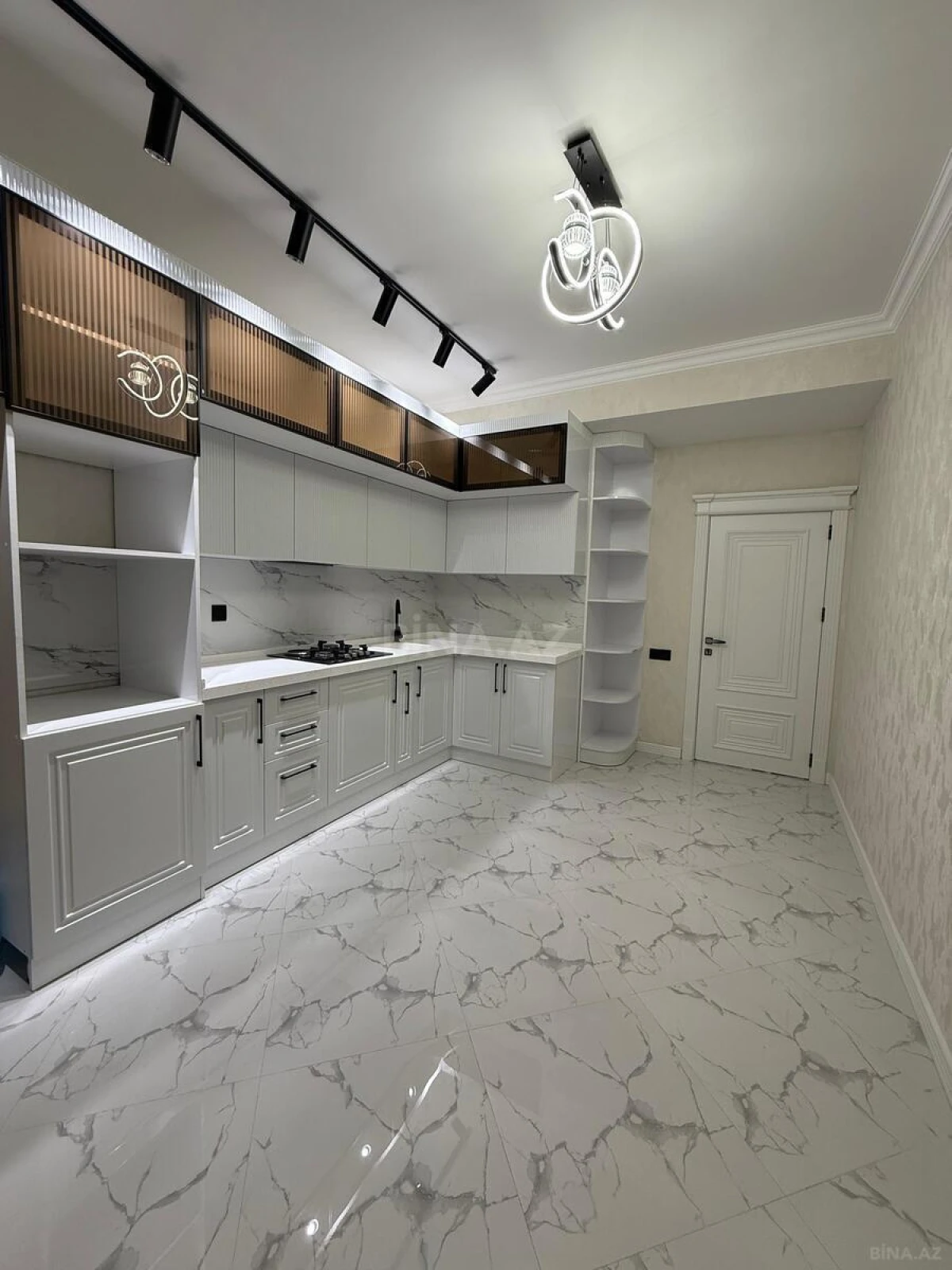 Satılır 2 otaqlı mənzil 98 m²