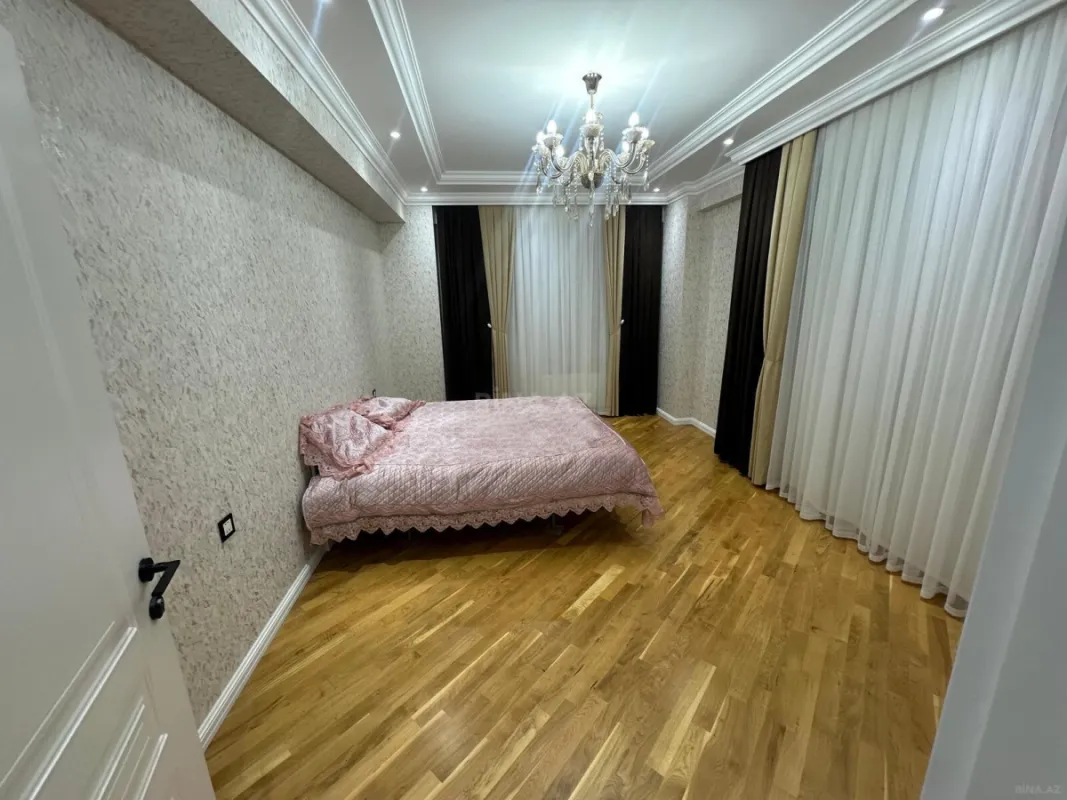 Satılır 3 otaqlı mənzil 128 m²