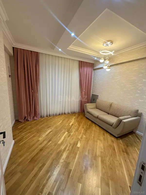 Satılır 3 otaqlı mənzil 128 m²