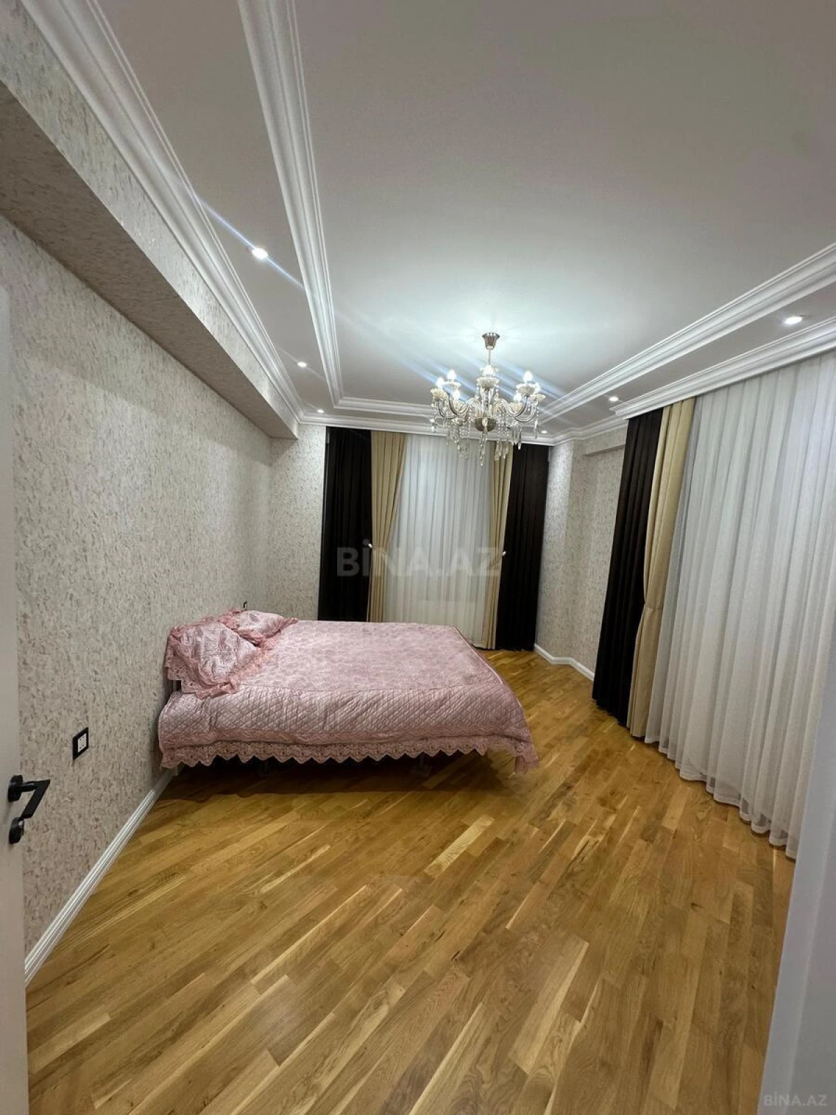 Satılır 3 otaqlı mənzil 128 m²