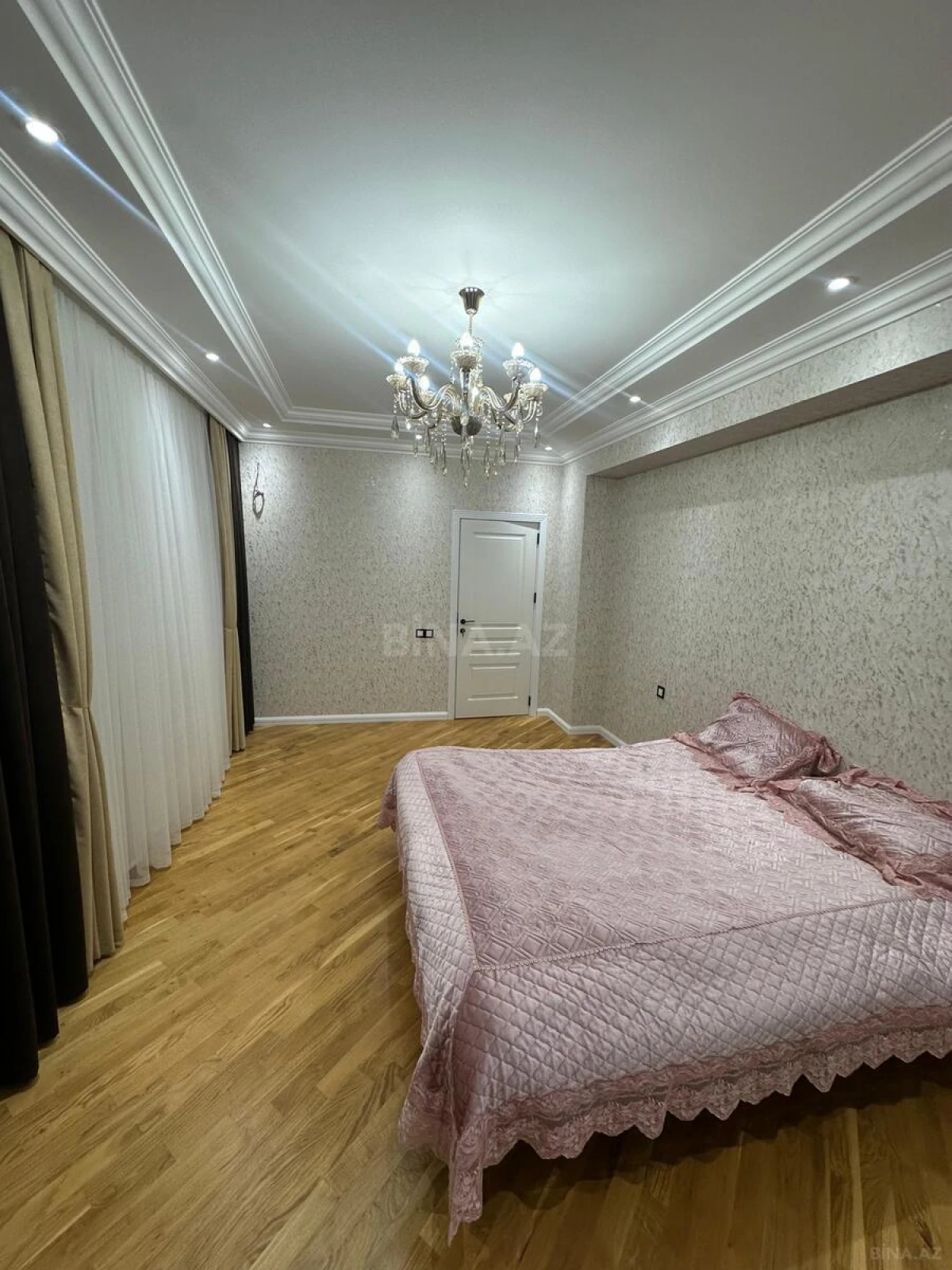 Satılır 3 otaqlı mənzil 128 m²