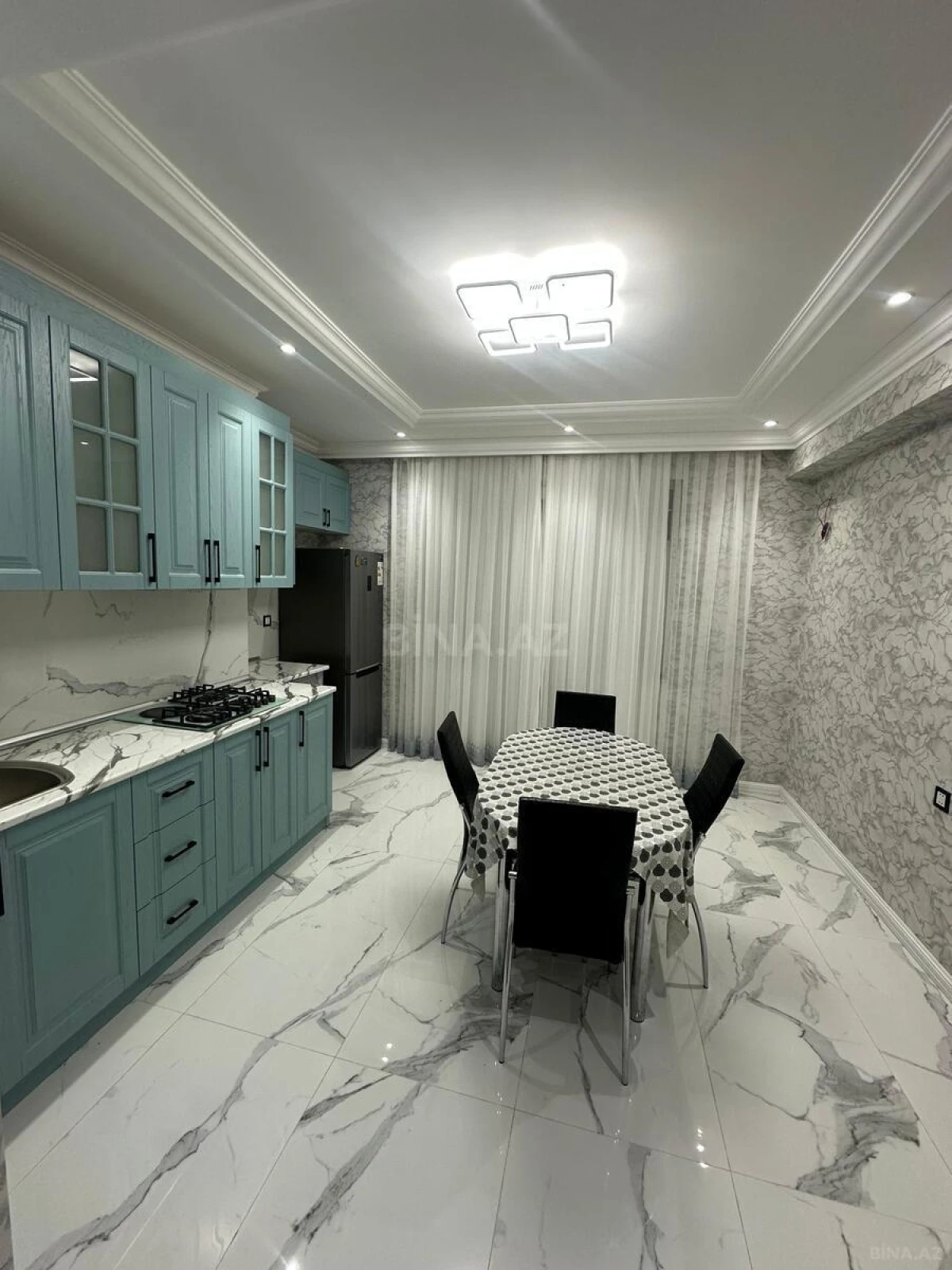 Satılır 3 otaqlı mənzil 128 m²