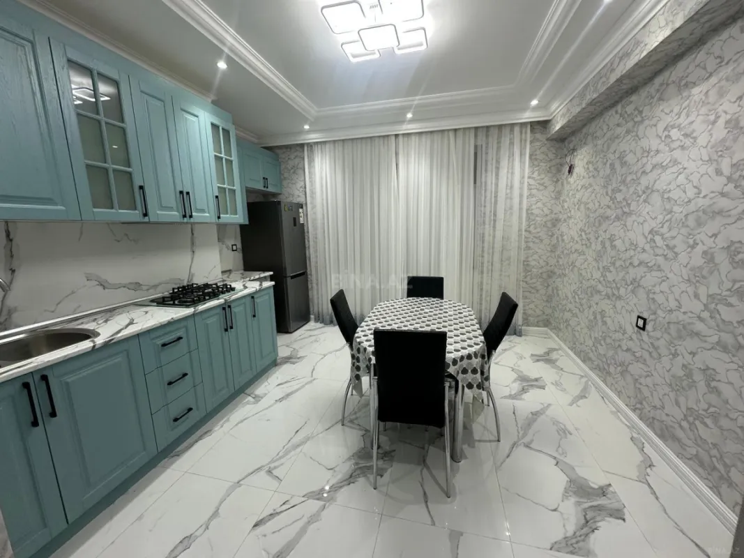 Satılır 3 otaqlı mənzil 128 m²