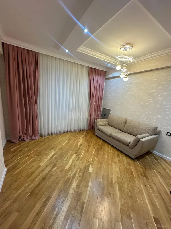 Satılır 3 otaqlı mənzil 128 m²