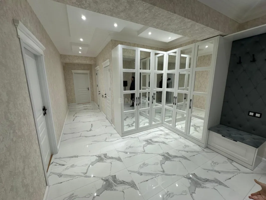 Satılır 3 otaqlı mənzil 128 m²