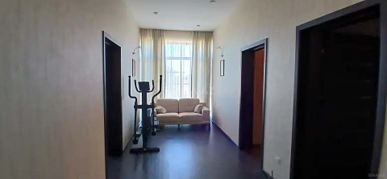 Satılır 5 otaqlı həyət evi 250 m²