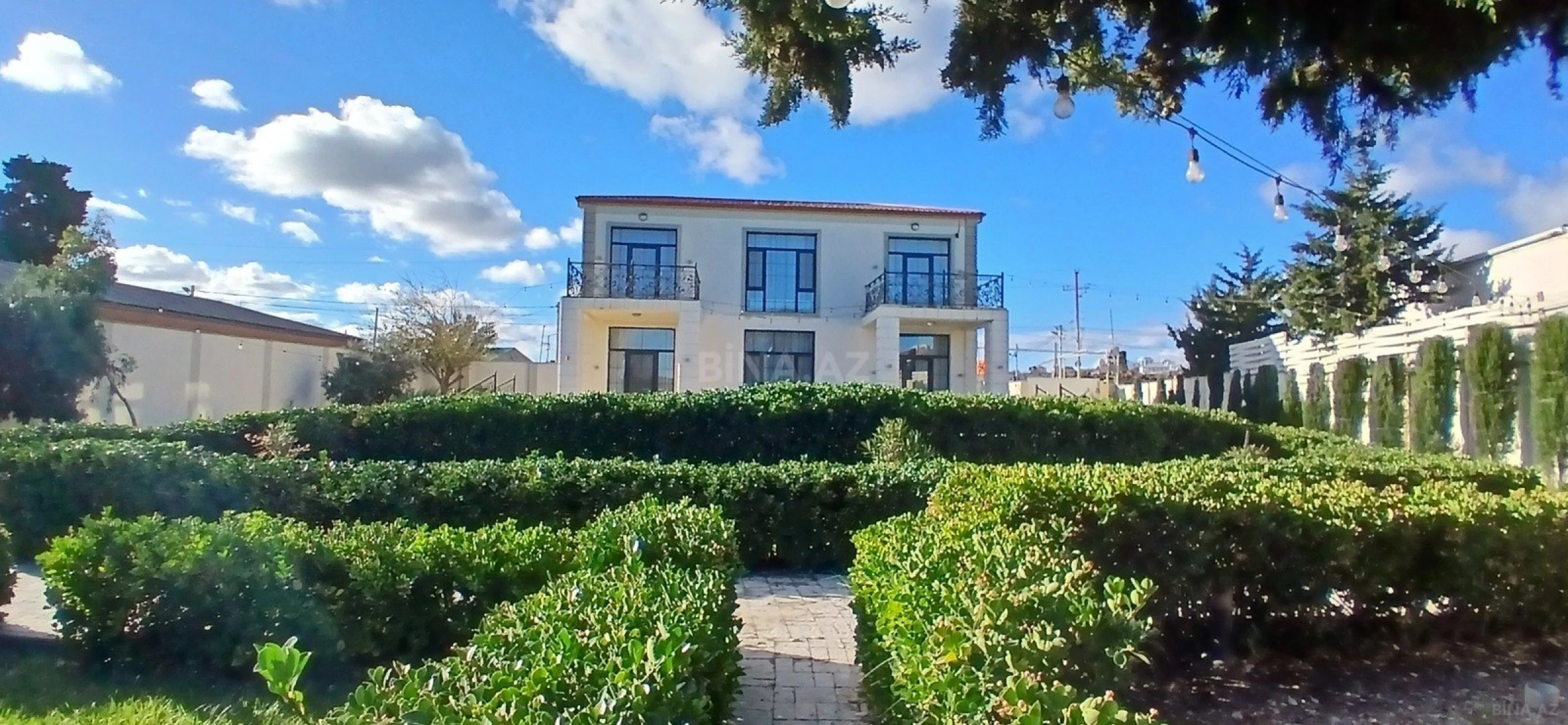 Satılır 5 otaqlı həyət evi 250 m²