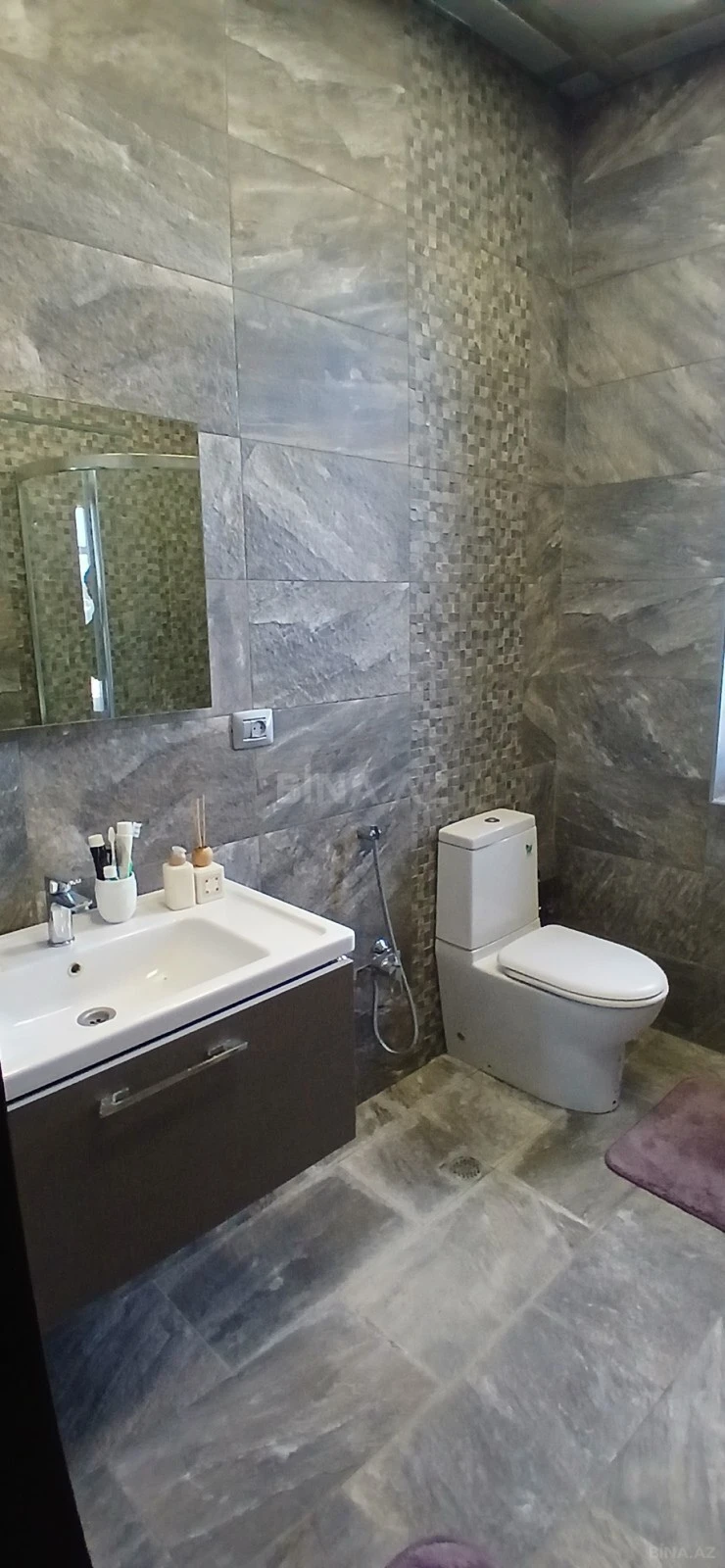 Satılır 5 otaqlı həyət evi 250 m²