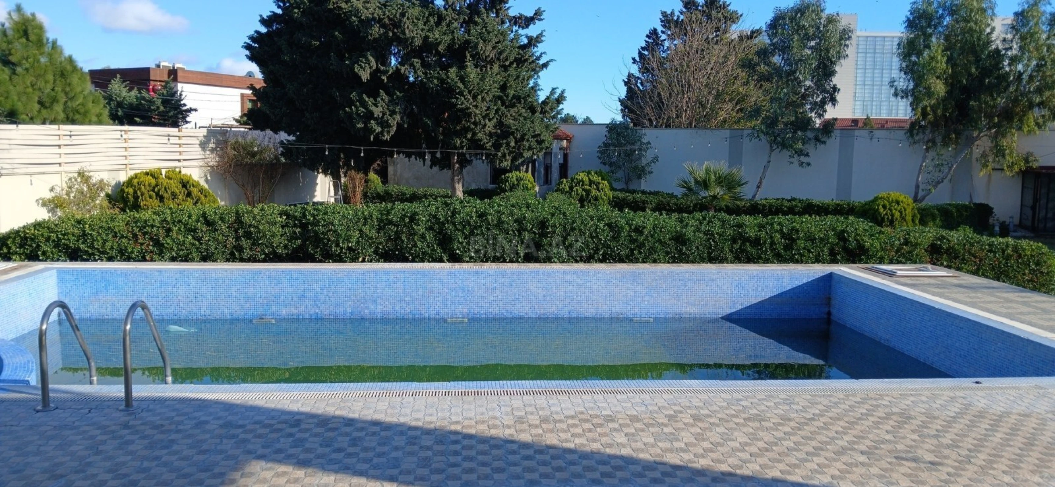 Satılır 5 otaqlı həyət evi 250 m²